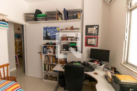 Quarto de apartamento à venda com 2 quartos, 75m² em Icaraí, Niterói