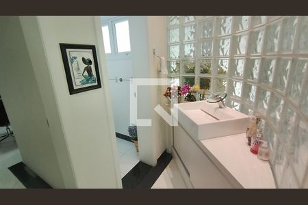 Lavabo de casa de condomínio para alugar com 4 quartos, 525m² em Jardim Residencial Suzano, Suzano