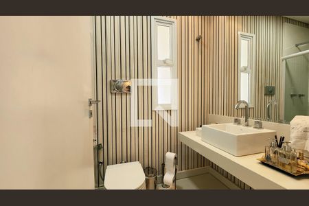 Banheiro de casa de condomínio à venda com 5 quartos, 264m² em Cidade Santos Dumont, Jundiaí