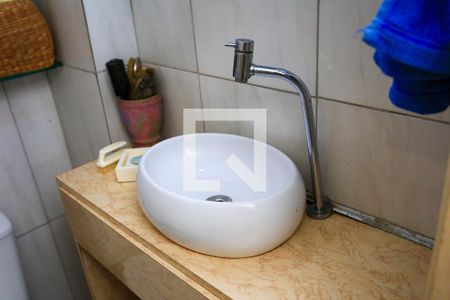 Lavabo de casa de condomínio para alugar com 2 quartos, 100m² em Vila Pirajussara, São Paulo