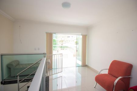 Sala de TV de casa à venda com 3 quartos, 160m² em Cabral, Contagem