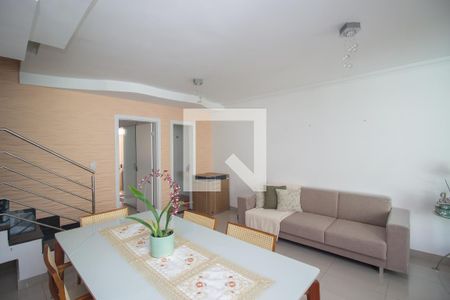 Sala de casa à venda com 3 quartos, 160m² em Cabral, Contagem