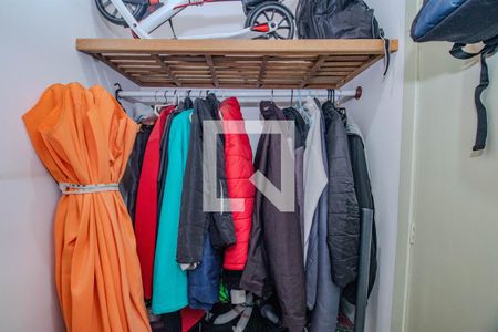 Closet da Suíte 1 de casa à venda com 3 quartos, 100m² em Morro Santana, Porto Alegre