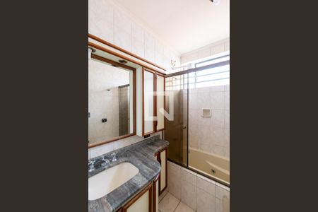 Banheiro da Suíte de casa à venda com 4 quartos, 200m² em Conjunto Residencial Jardim Canaa, São Paulo