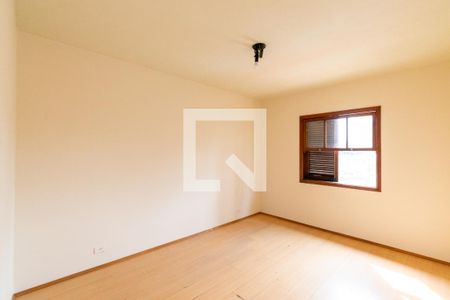 Suíte de casa à venda com 4 quartos, 200m² em Conjunto Residencial Jardim Canaa, São Paulo