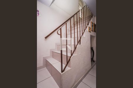 Escada de casa à venda com 3 quartos, 166m² em Jardim Maria Duarte, São Paulo