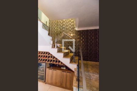 Escada de casa à venda com 4 quartos, 247m² em Residencial Seis (Alphaville), Santana de Parnaíba