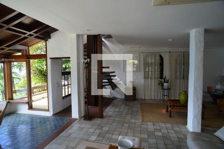 Sala de casa de condomínio à venda com 4 quartos, 461m² em Joá, Rio de Janeiro