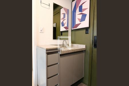 Banheiro Social de kitnet/studio para alugar com 1 quarto, 24m² em Jardim das Bandeiras, São Paulo