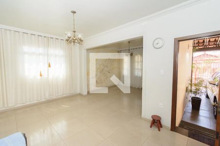 Sala de casa para alugar com 3 quartos, 250m² em Industrial, Contagem