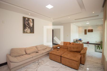 Sala de casa para alugar com 5 quartos, 700m² em Chácara Contagem, Contagem