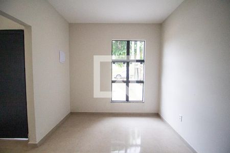 Sala de casa de condomínio para alugar com 2 quartos, 80m² em Vila Nova Sorocaba, Sorocaba