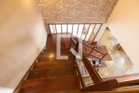 Escada de casa para alugar com 5 quartos, 800m² em Badu, Niterói