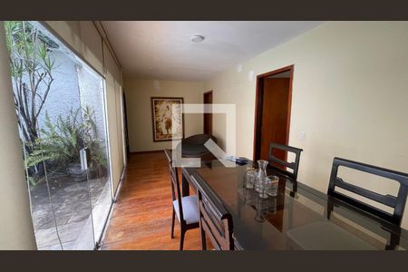 Sala de casa para alugar com 6 quartos, 350m² em Jardim Guanabara, Rio de Janeiro