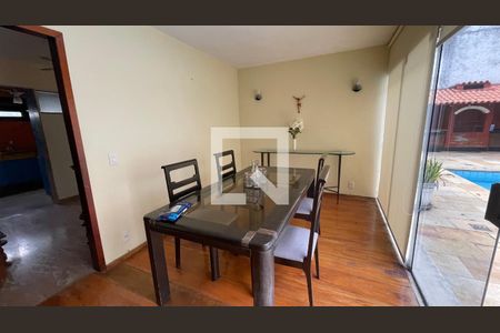 Sala de casa para alugar com 6 quartos, 350m² em Jardim Guanabara, Rio de Janeiro