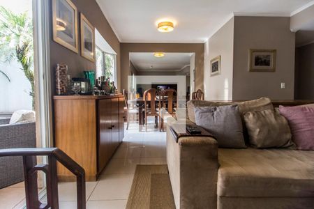 Sala de casa de condomínio para alugar com 4 quartos, 180m² em Residencial Dois (tambore), Santana de Parnaíba