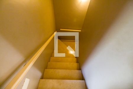 Escada de casa de condomínio para alugar com 4 quartos, 180m² em Residencial Dois (tambore), Santana de Parnaíba