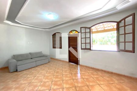 Sala de casa à venda com 3 quartos, 240m² em Guarani, Belo Horizonte