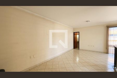 Sala de TV de casa à venda com 3 quartos, 237m² em Horto Florestal, Jundiaí
