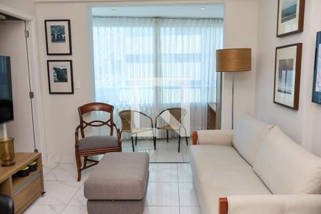 Sala de kitnet/studio para alugar com 1 quarto, 45m² em Caminho das Árvores, Salvador