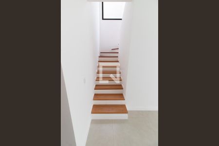 Escada de casa de condomínio à venda com 3 quartos, 138m² em Bosque das Palmeiras, Campinas