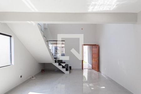 Sala de casa à venda com 4 quartos, 261m² em Heliópolis, Belo Horizonte