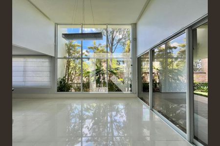 Sala de casa à venda com 4 quartos, 435m² em Residencial Parque das Araucárias, Campinas