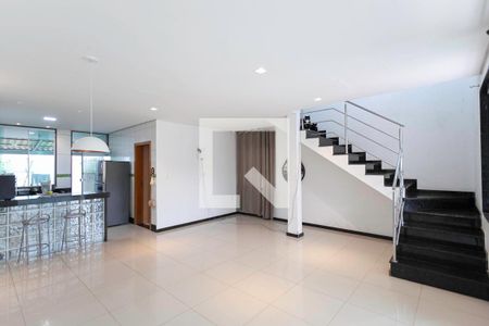 Sala 1 de casa à venda com 4 quartos, 239m² em Colonial, Contagem