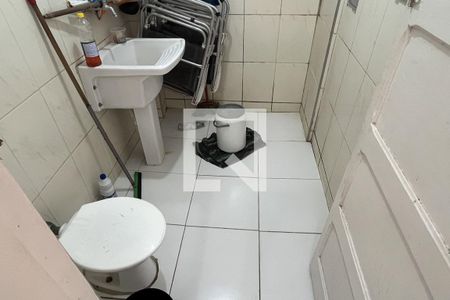 Banheiro de kitnet/studio para alugar com 1 quarto, 23m² em Itararé, Santos