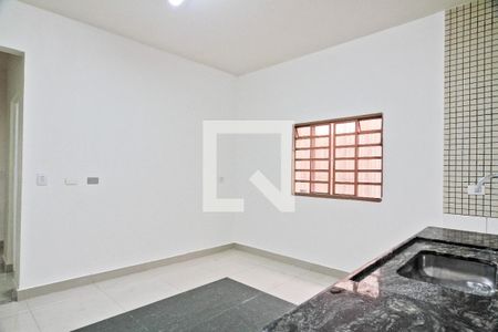 Sala/Cozinha de casa para alugar com 2 quartos, 50m² em Jardim Santa Monica, São Paulo