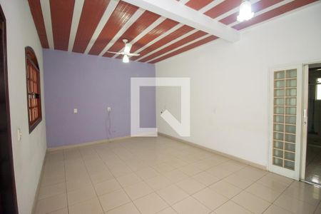 Sala de casa à venda com 3 quartos, 200m² em Santa Helena, Contagem