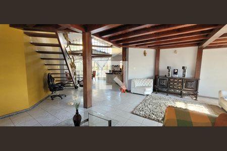 Sala de casa para alugar com 4 quartos, 360m² em Filadélfia, Betim