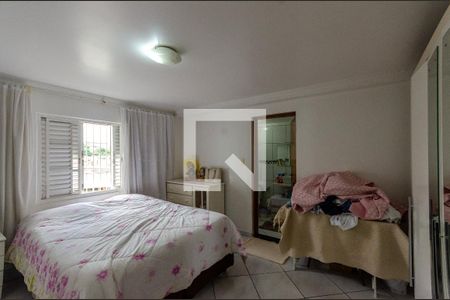 Suíte de casa à venda com 3 quartos, 450m² em Vila Cavaton, São Paulo