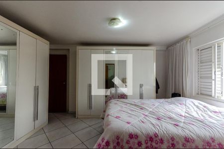 Suíte de casa à venda com 3 quartos, 450m² em Vila Cavaton, São Paulo