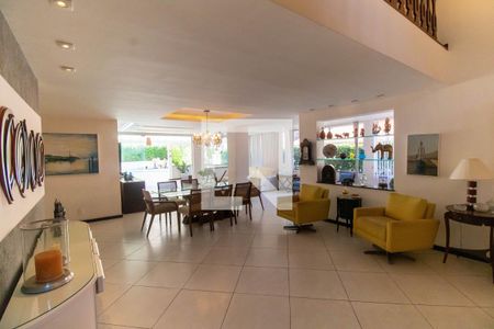 Sala de casa de condomínio à venda com 4 quartos, 400m² em Itacoatiara, Niterói