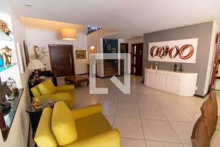 Sala de casa de condomínio à venda com 4 quartos, 400m² em Itacoatiara, Niterói