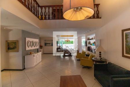 Sala de casa de condomínio à venda com 4 quartos, 400m² em Itacoatiara, Niterói