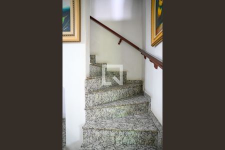 Escada de casa à venda com 4 quartos, 250m² em Jardim Santa Cruz (sacoma), São Paulo