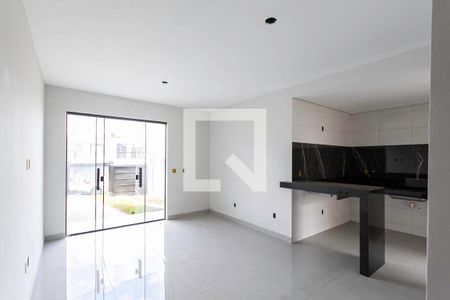 Sala de casa à venda com 3 quartos, 130m² em Nacional, Contagem