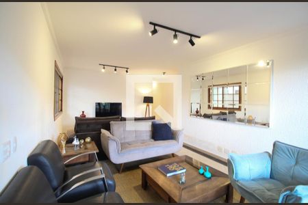 Casa de Condomínio à venda com 3 quartos, 220m² em Vila Tramontano, São Paulo