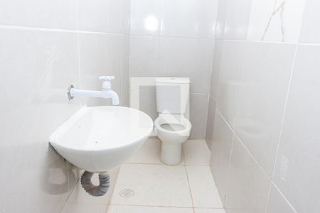 Banheiro de casa para alugar com 1 quarto, 65m² em Parque Guarapiranga, São Paulo