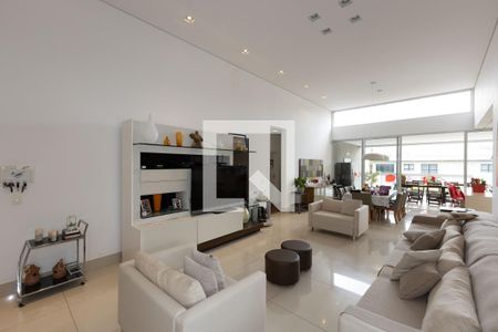 Sala de casa de condomínio para alugar com 4 quartos, 400m² em Alphaville, Nova Lima