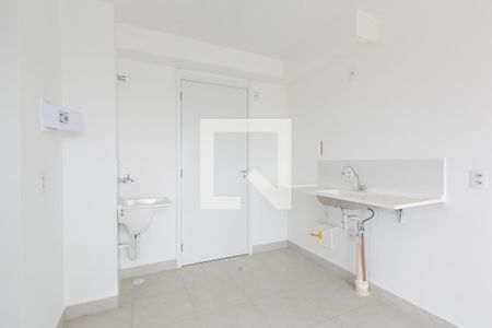 Sala / Cozinha de apartamento para alugar com 2 quartos, 35m² em Vila Carmosina, São Paulo