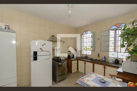 Cozinha de casa à venda com 3 quartos, 360m² em Bairro da Glória, Contagem