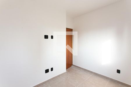 Quarto 1 de apartamento para alugar com 2 quartos, 45m² em Vila Antonina, São Paulo