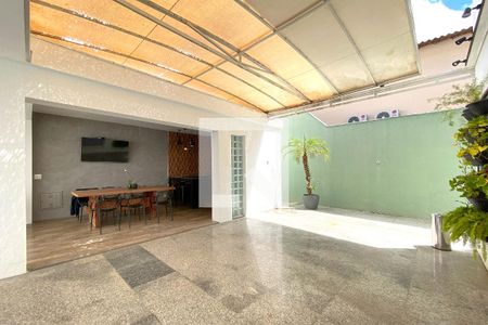 Varanda coberta de casa de condomínio à venda com 4 quartos, 348m² em Paquetá, Belo Horizonte