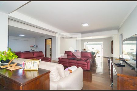 Sala de TV de casa para alugar com 3 quartos, 400m² em Jardim Analia Franco, São Paulo