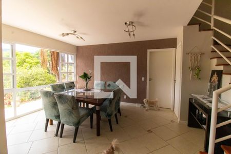 Sala de casa de condomínio à venda com 3 quartos, 420m² em Matapaca, Niterói