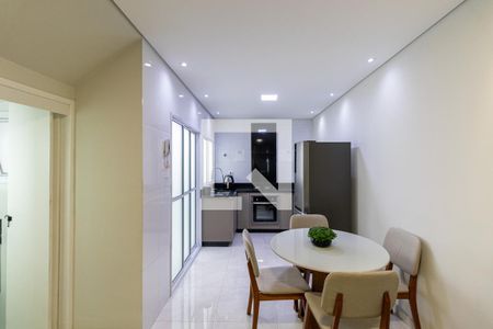 Sala e Cozinha de casa de condomínio à venda com 2 quartos, 52m² em Vila Marieta, São Paulo