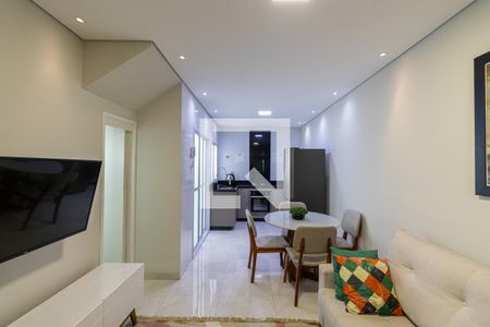 Sala e Cozinha de casa de condomínio à venda com 2 quartos, 52m² em Vila Marieta, São Paulo